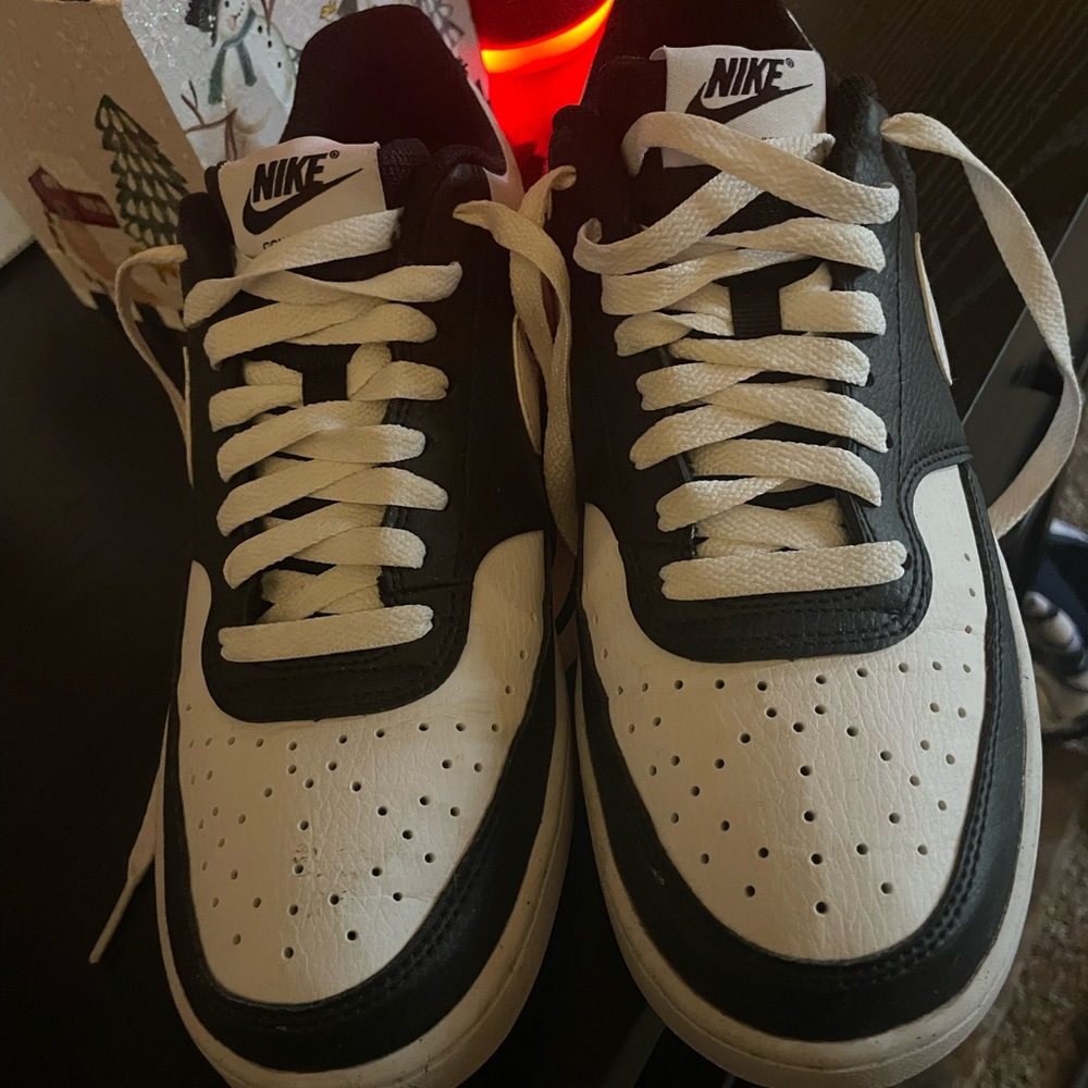Nike woman’s black  and White Sneakers